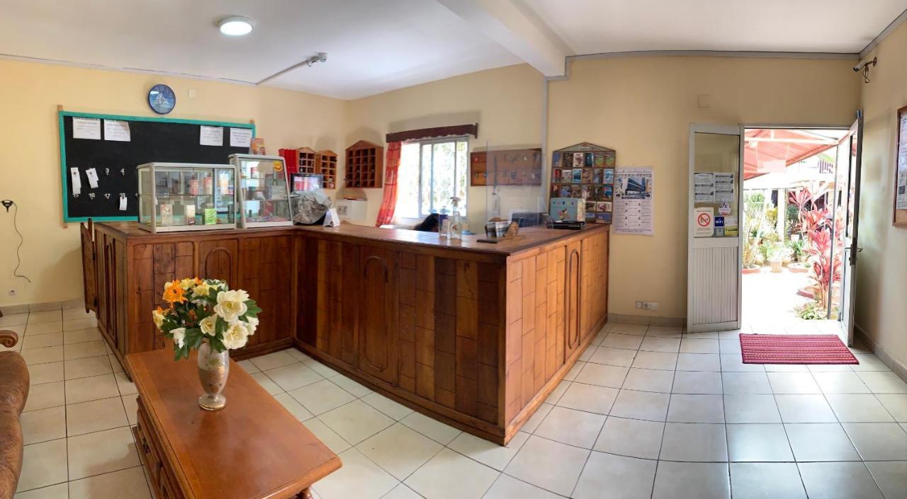 Hotel - Appartement Meuble " Les Flots Bleu " อันตานานารีโว ภายนอก รูปภาพ